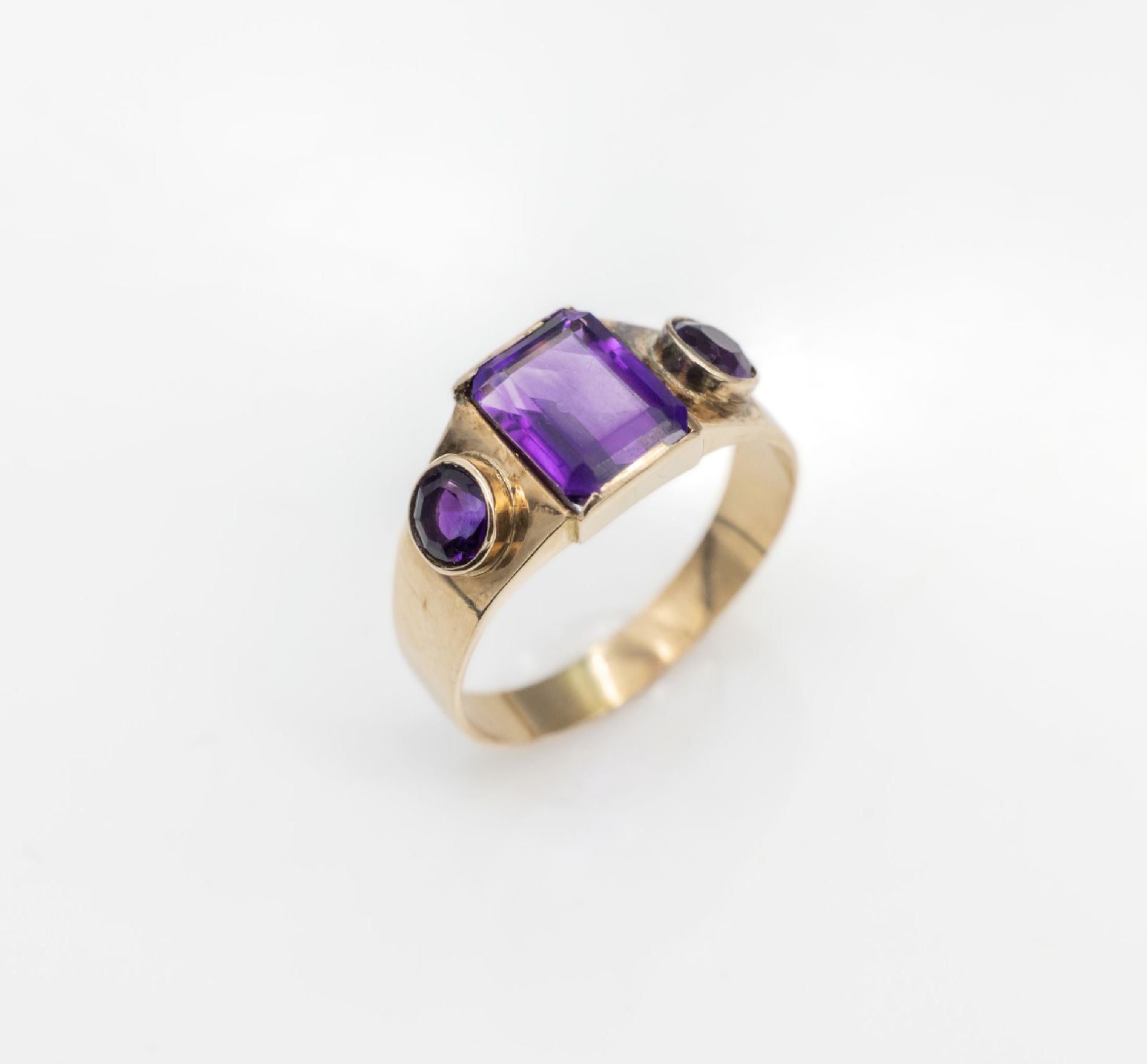 18 kt Gold Amethyst-Ring,   um 1900 GG 750/000,