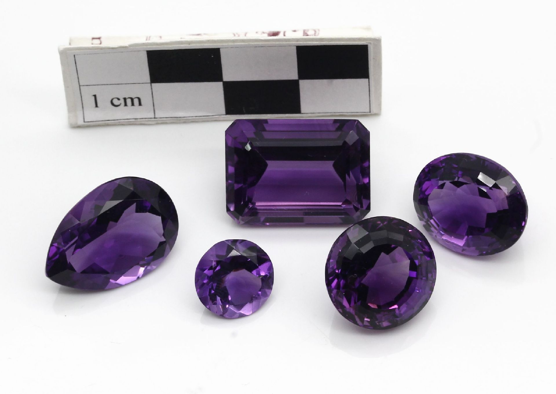 Lot 15 lose Amethyste, ca. 254 ct,   versch.