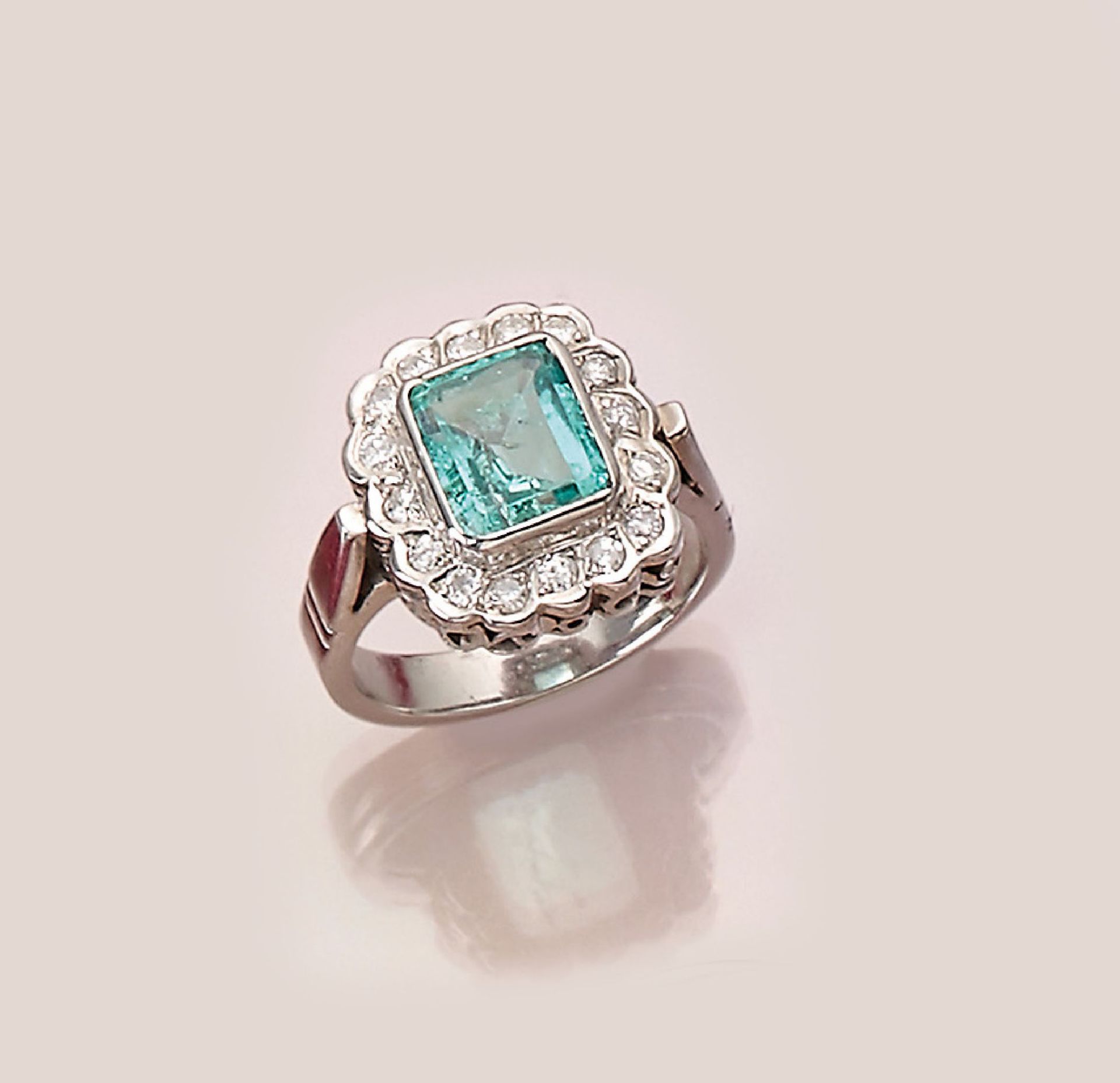 14 kt Gold Smaragd-Brillant-Ring, WG 585/000, mittiger