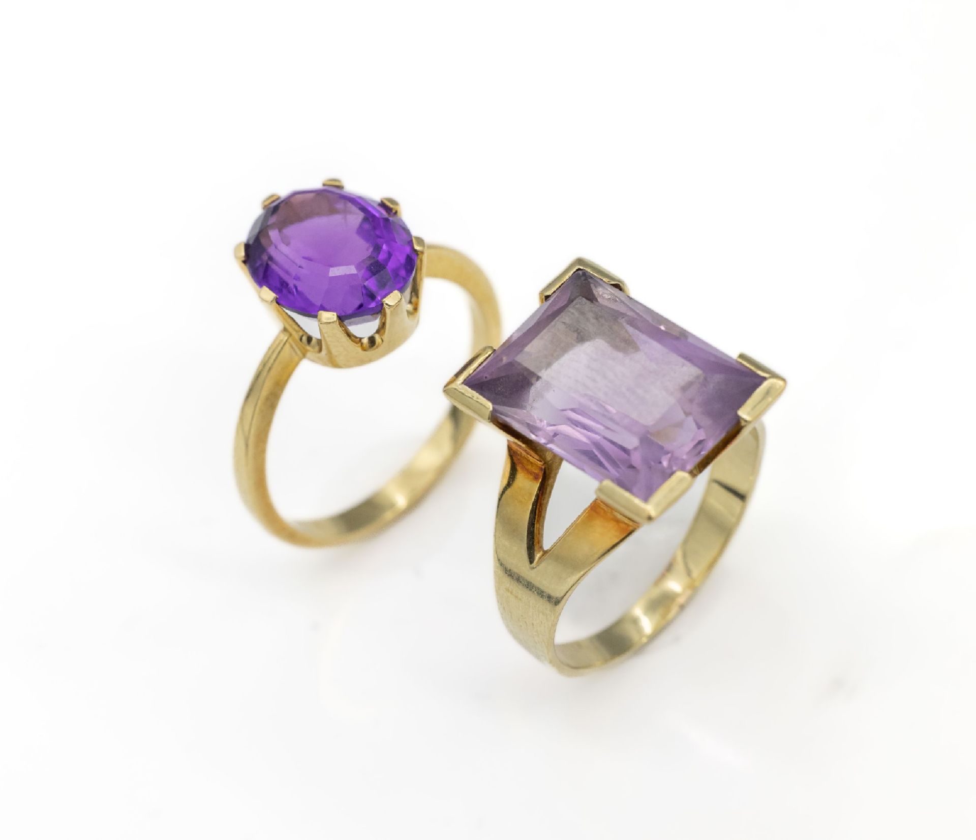 Konvolut 2 Ringe, 1 x GG 585/000, mit facett. Amethyst