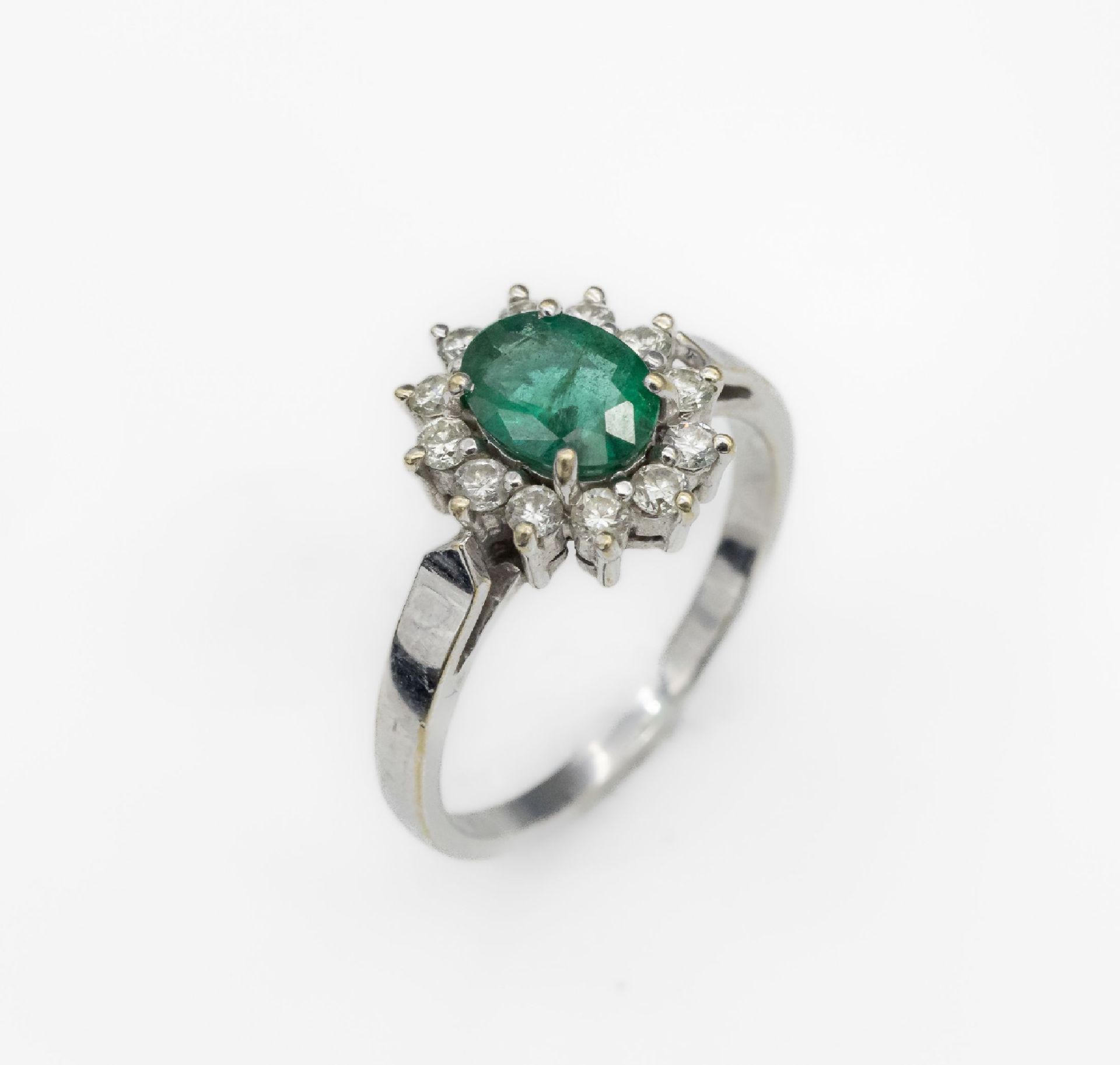 18 kt Gold Smaragd-Brillant-Ring,   WG 750/000,