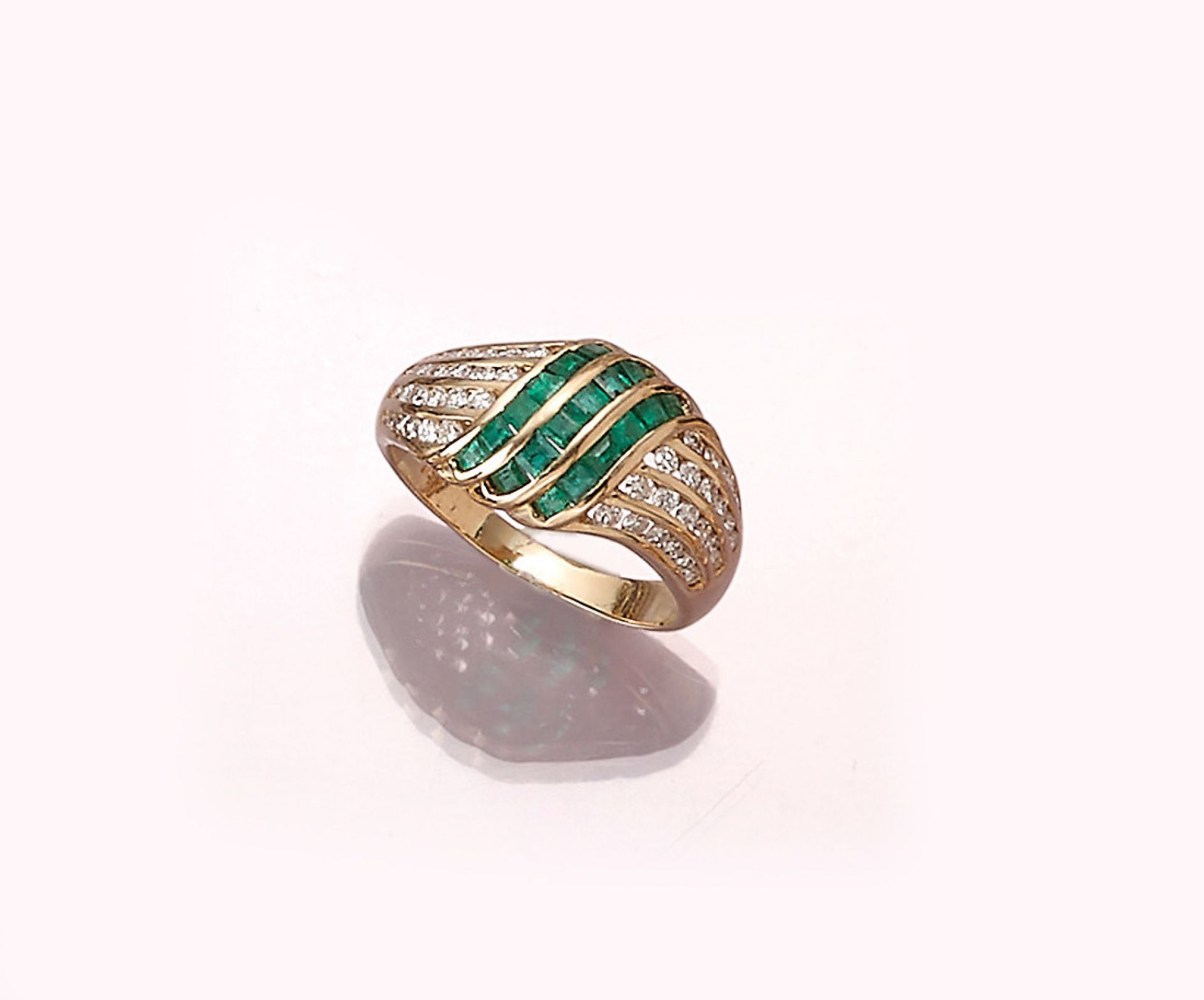 18 kt Gold Smaragd-Brillant Ring,  GG 750/ 000, 18 facett.