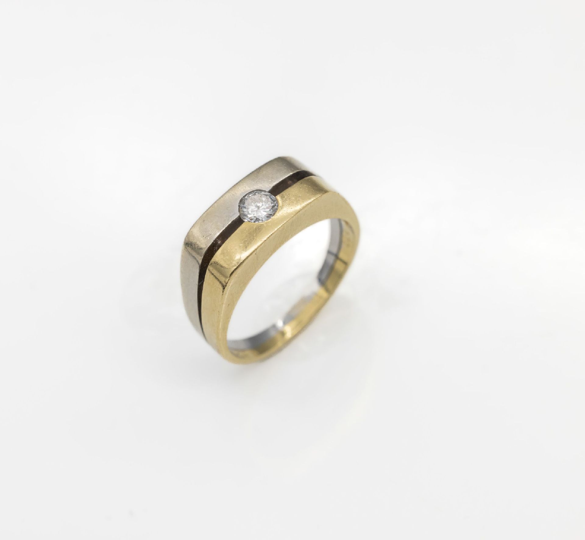 18 kt Gold Brillant-Ring,   WG/GG 750/000, Ringschiene