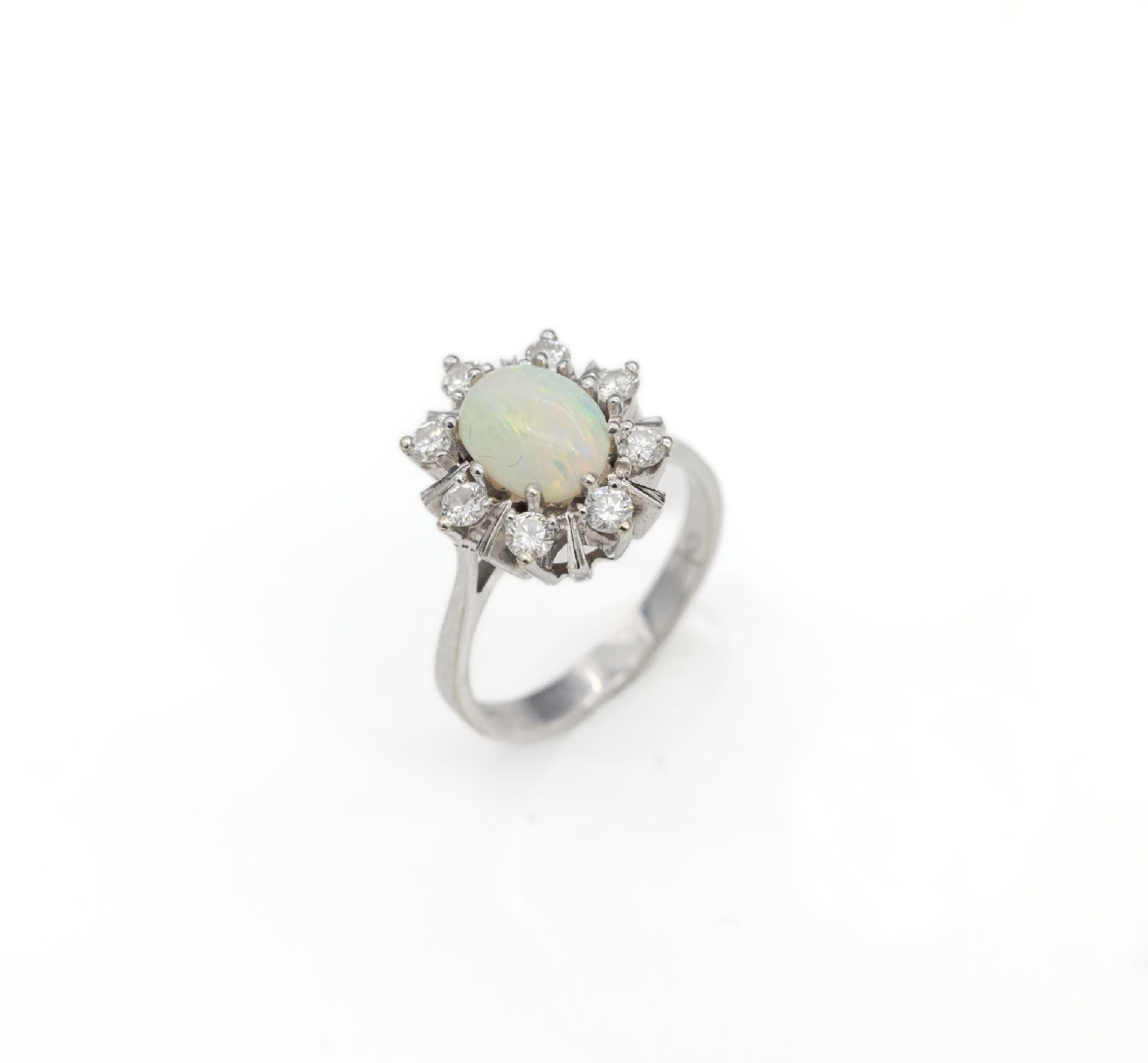 14 kt Gold Opal-Brillant-Ring, WG 585/000, mittig