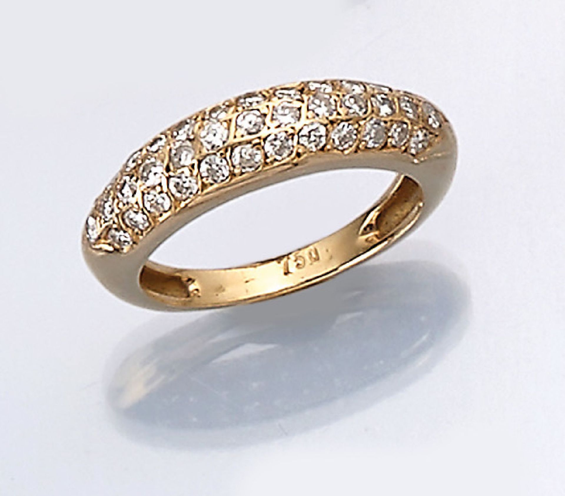 18 kt Gold Brillant-Ring,   GG 750/000, 38 Brillanten zus.