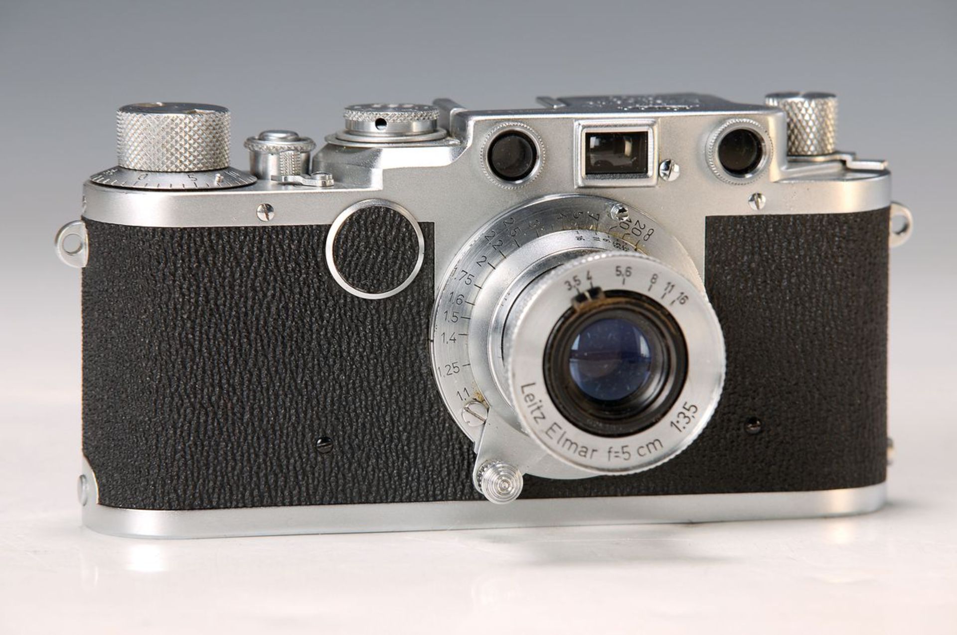 Leica Kamera II c, 1948-51,  Seriennummer 440849, mit