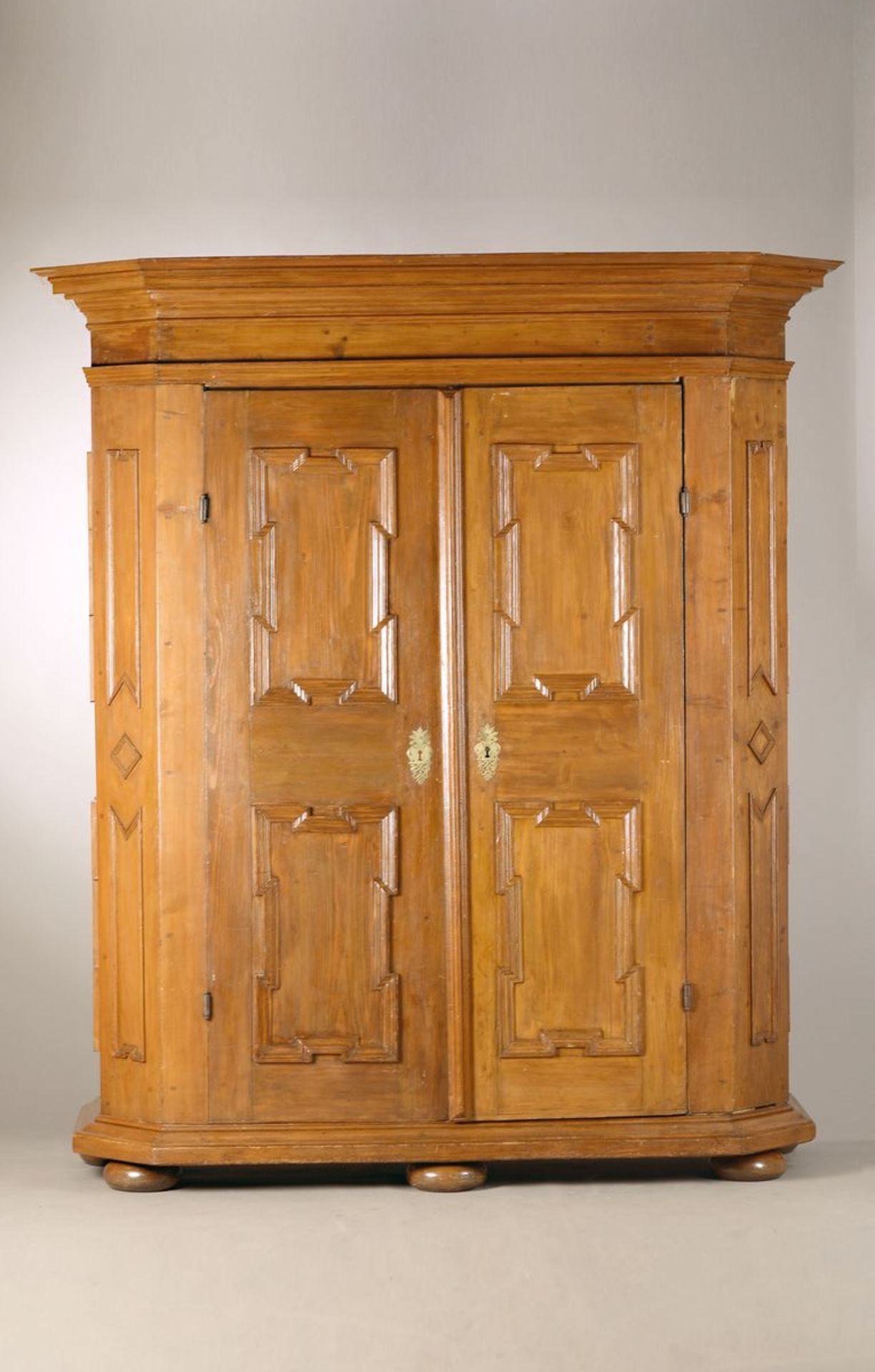 Barockschrank, wohl Süddeutschland, um 1700, Fichte