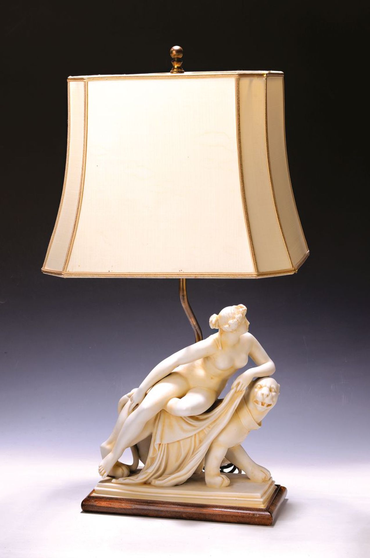 Tischlampe, deutsch, 20er Jahre,  Steingussskulptur