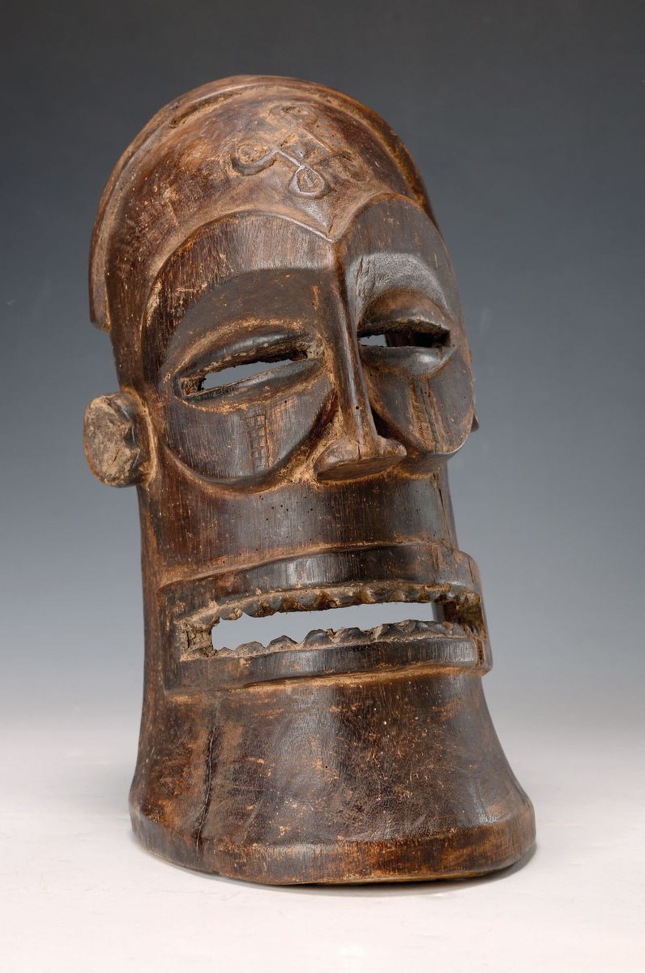 Gesichtsmaske, Yoruba, Nigeria, 20.Jh.,  Weichholz,