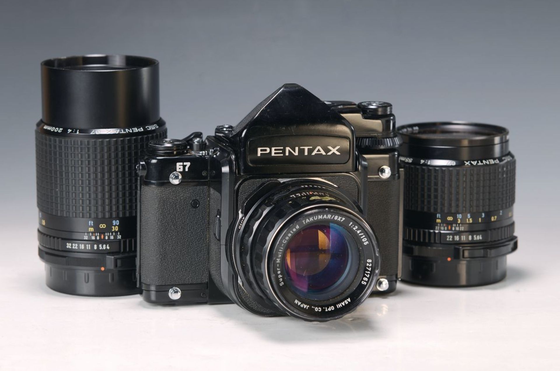 Pentax 67 II mit drei Objektiven für 120er und