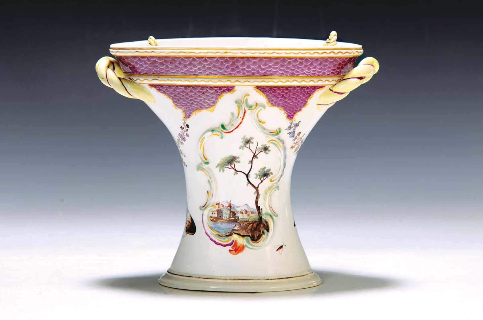 Seltene Vase/Blumensteckgefäß, Höchst, um 1765, feine