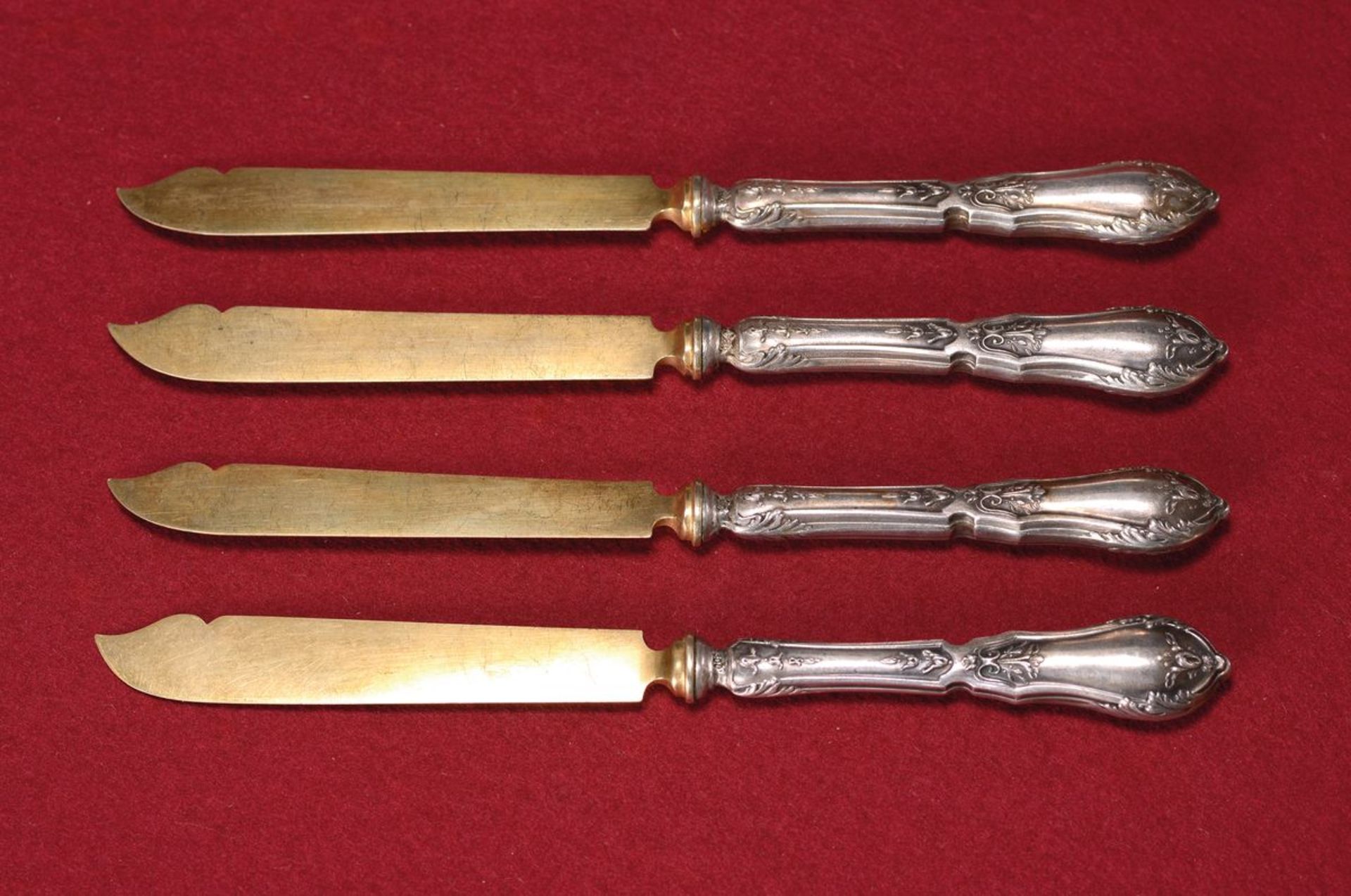 12 Butter- oder Käsemesser, Frankreich, um 1880-90,