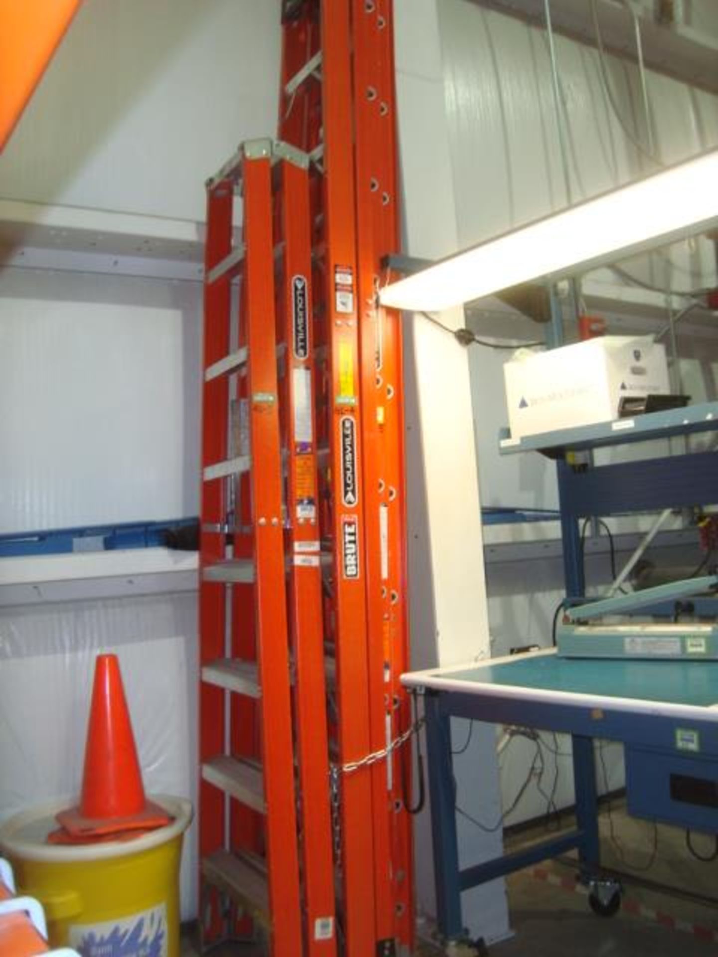 Heavy Duty Fiberglass Ladders - Image 2 of 7