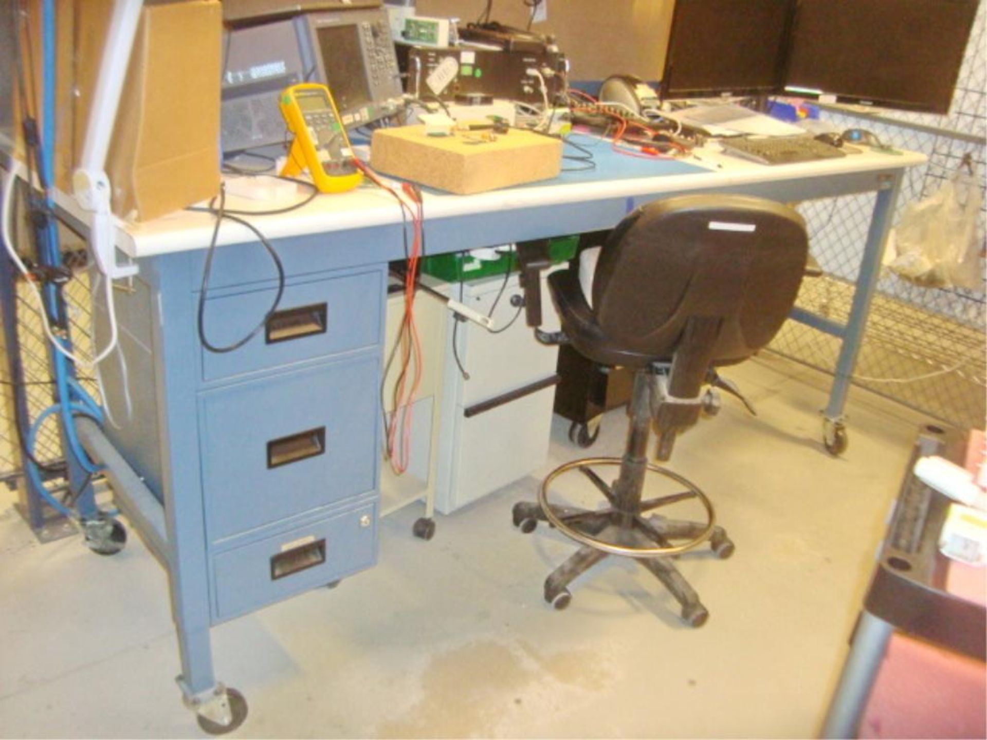 Mobile Workstation Benches - Image 3 of 16