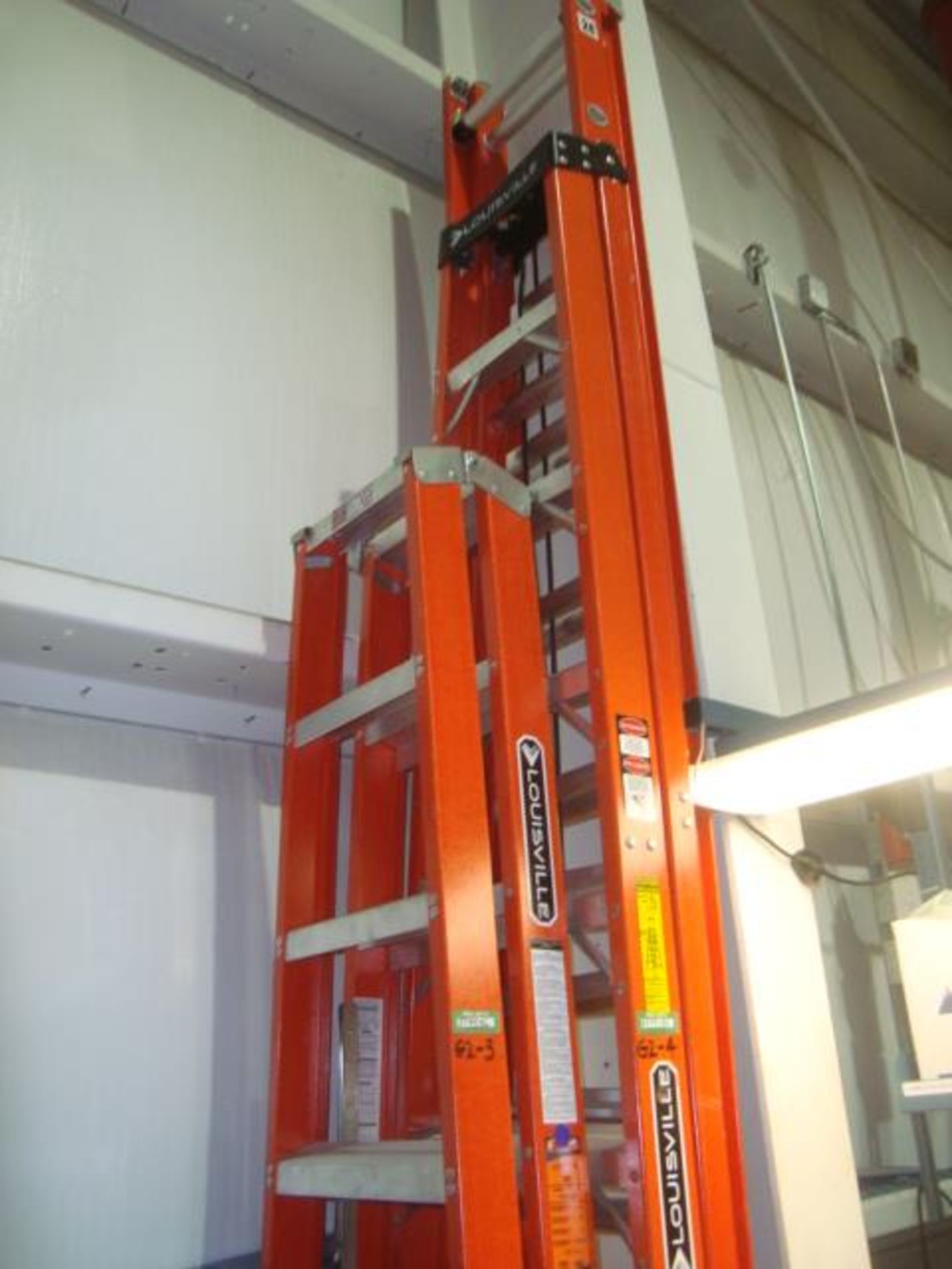 Heavy Duty Fiberglass Ladders - Image 3 of 7