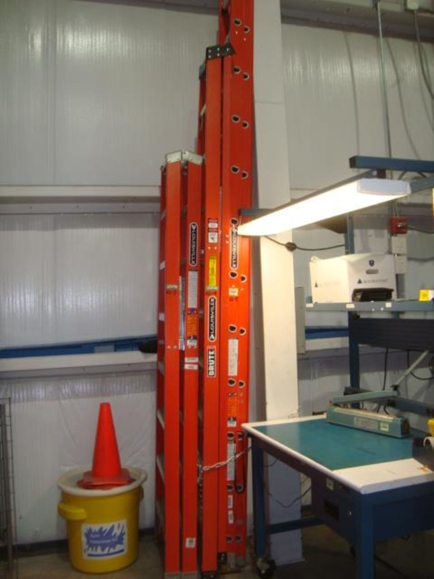 Heavy Duty Fiberglass Ladders