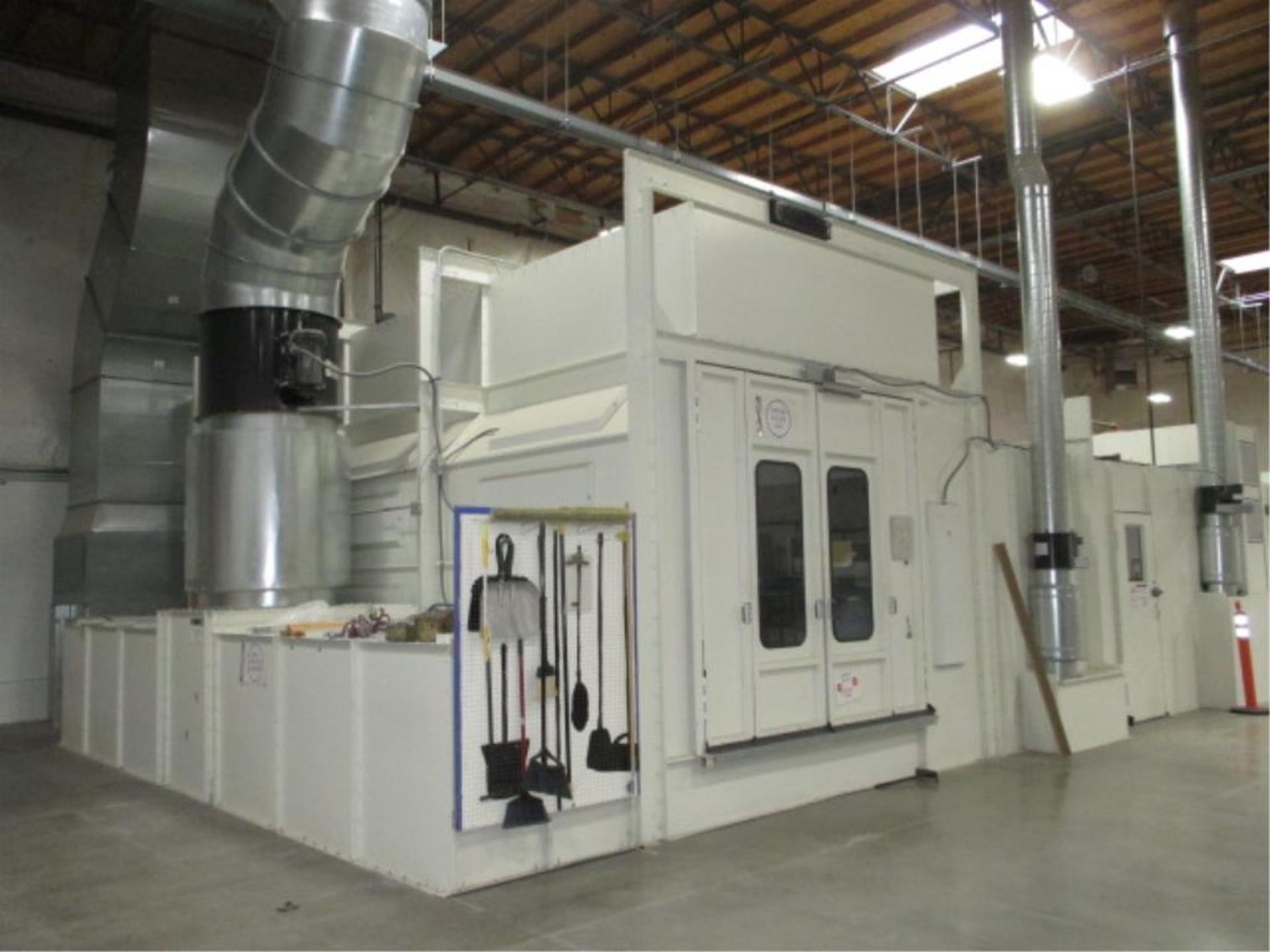 GFS Paint Booth - Image 14 of 16