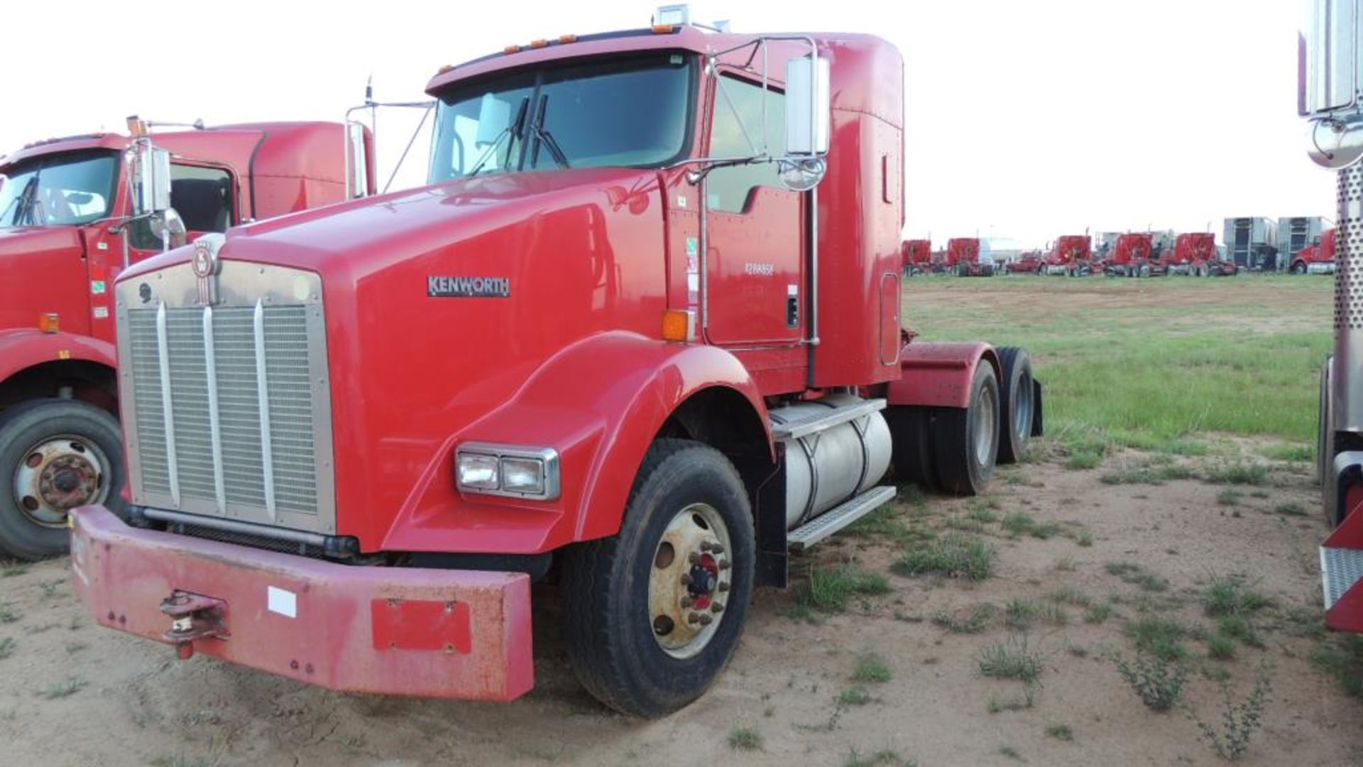 Kenworth Truck - Image 2 of 19