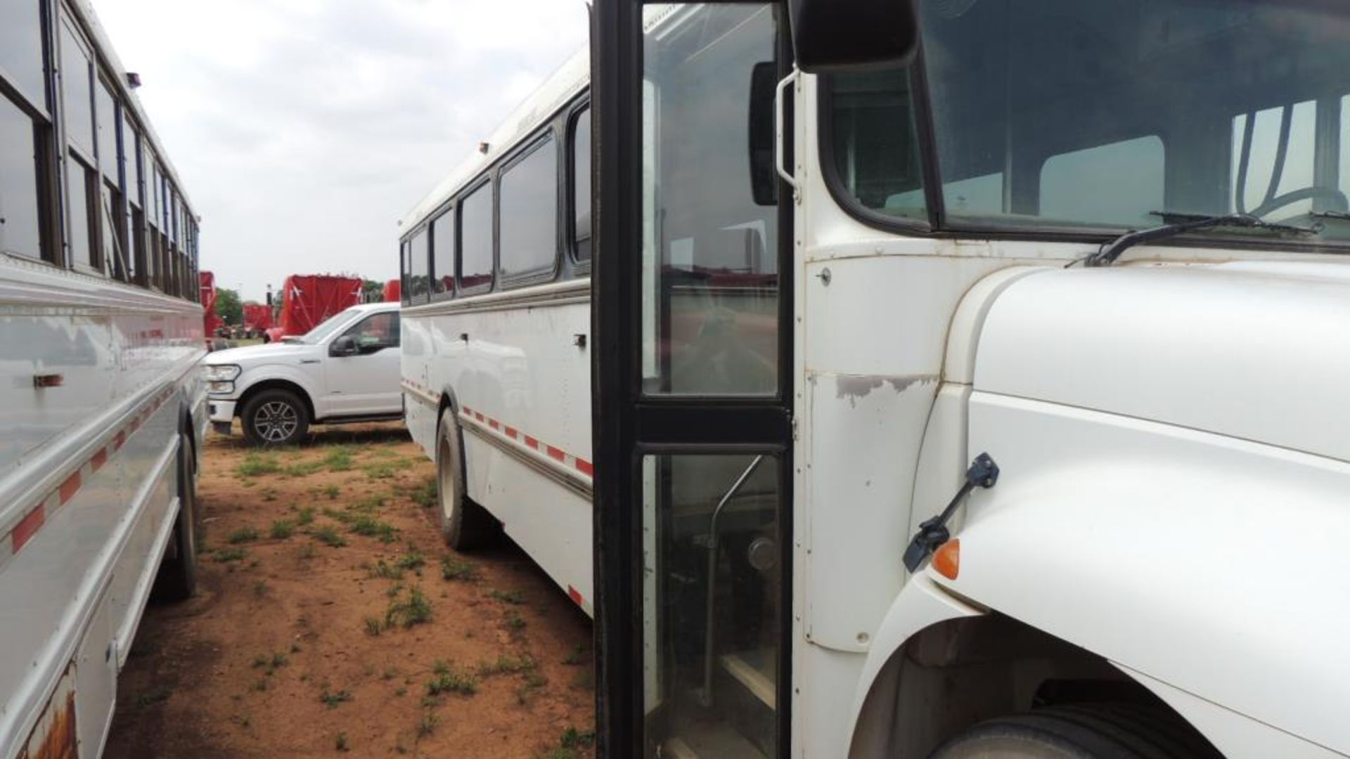 Navistar Passenger Bus - Image 3 of 17