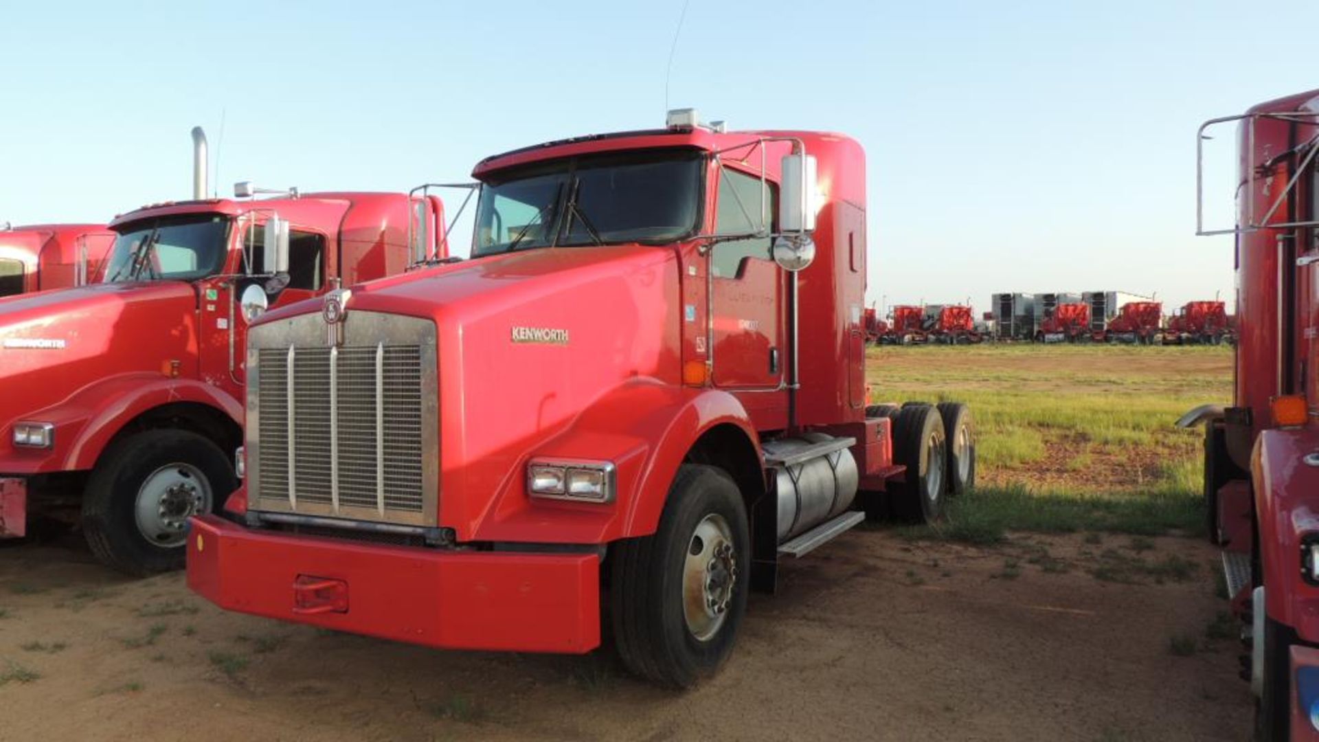 Kenworth Truck - Image 2 of 18