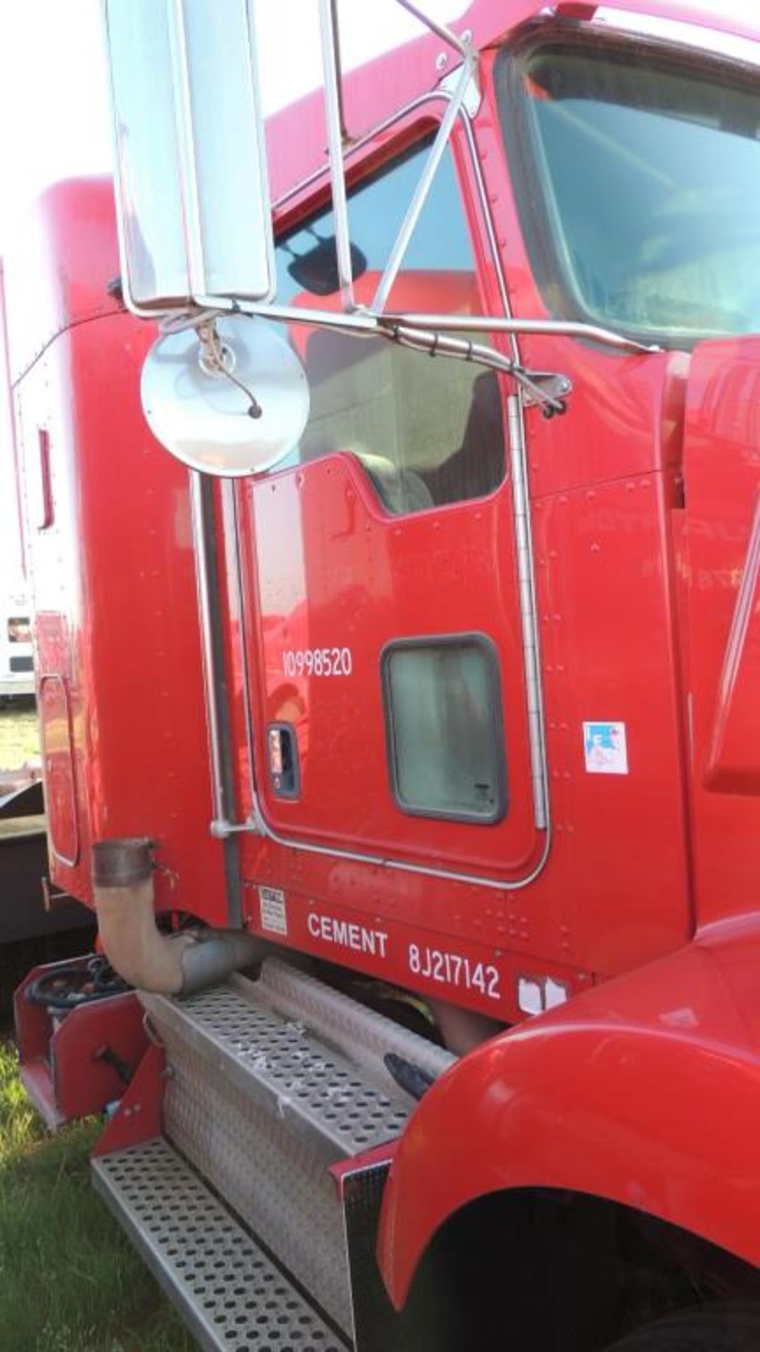 Kenworth Truck - Image 6 of 17