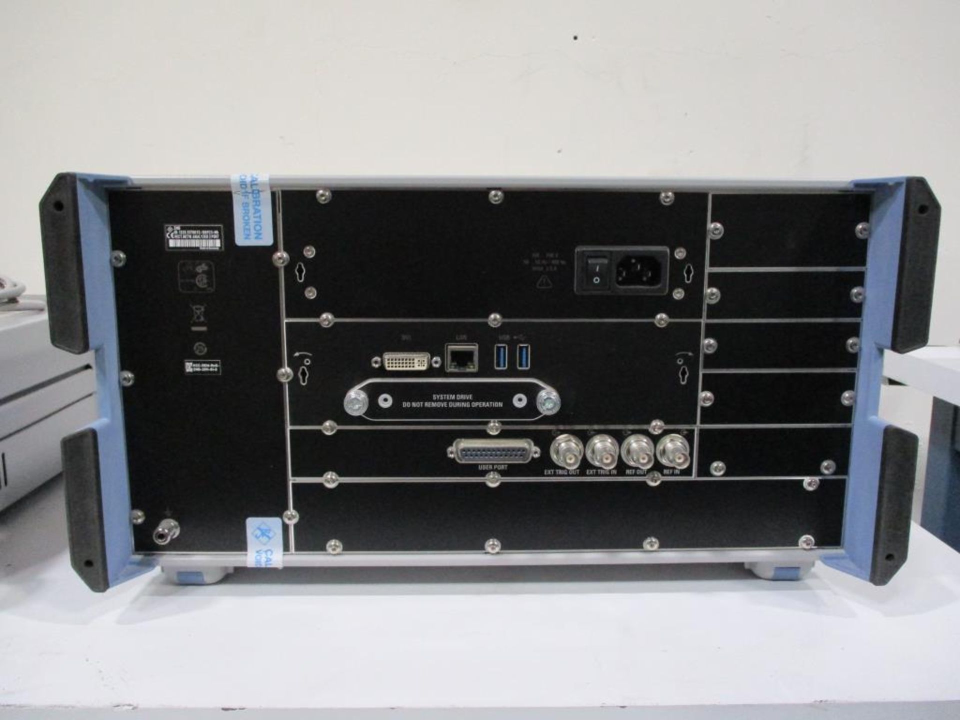 Rhode & Schwarz Vector Network Analyzer - Image 2 of 8