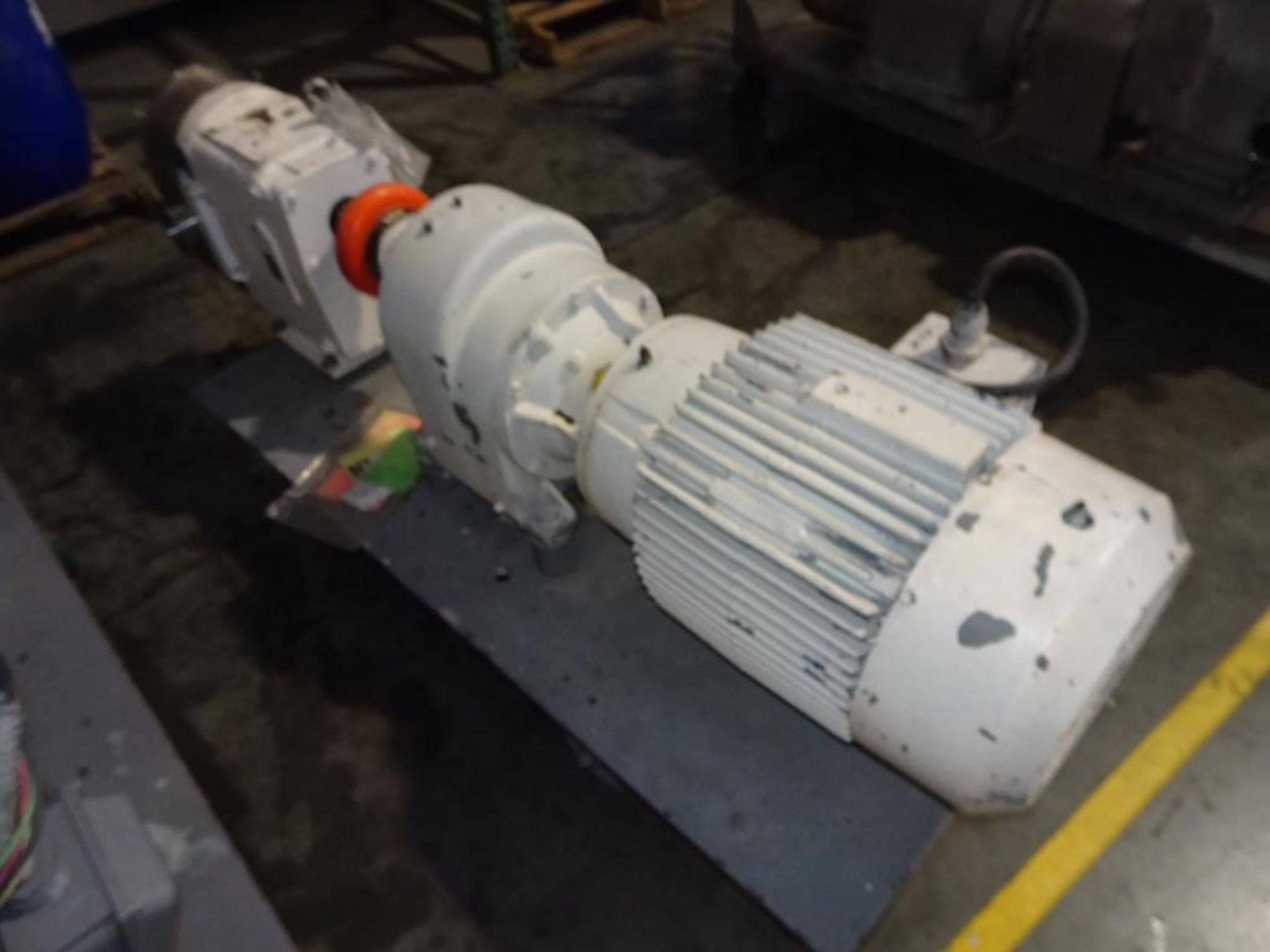 Reliance Product Vacuum Pump - Image 4 of 4