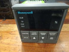 Honeywell Digital Controller