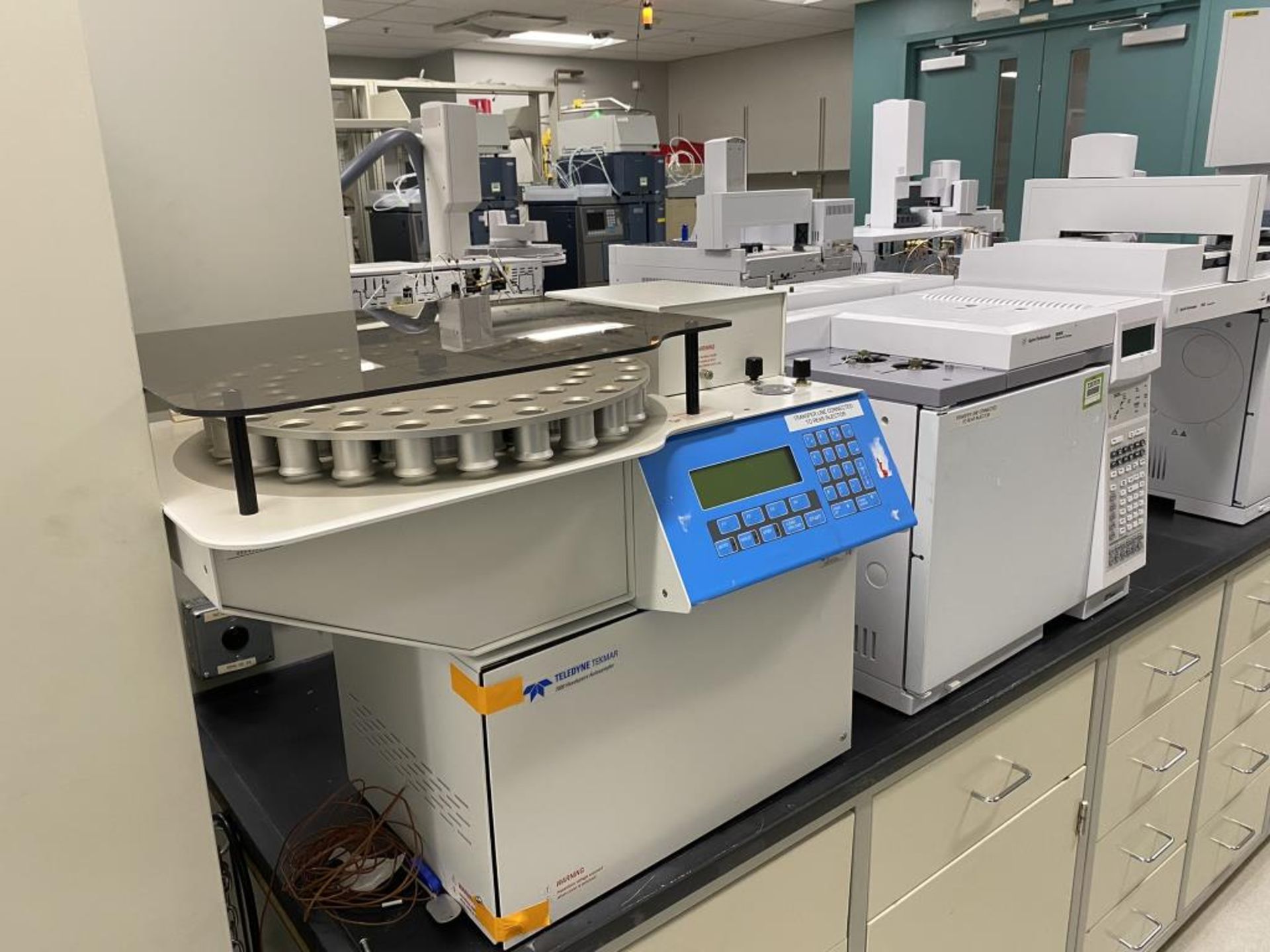 Agilent Gas Chromatograph System - Image 2 of 10