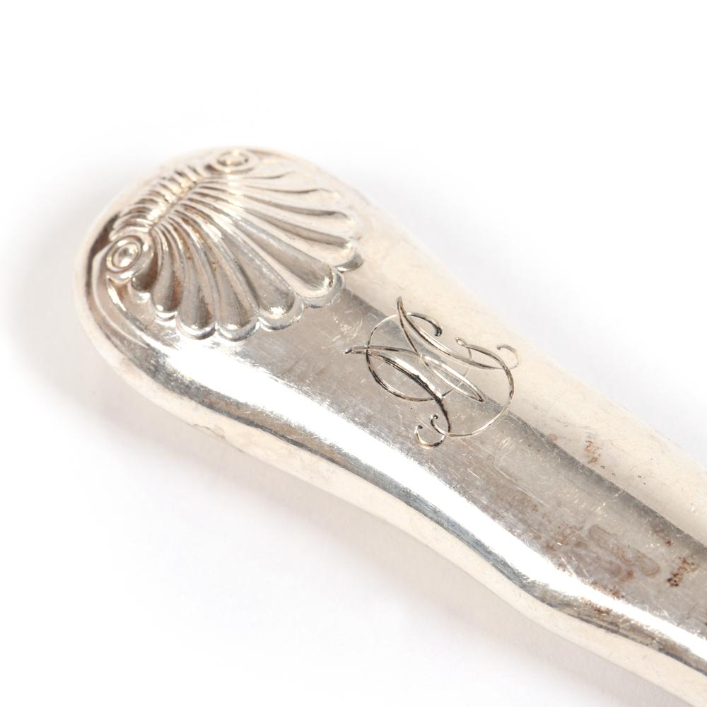 SET OF SIX SILVER CRAB FORKS DECORATED WITH SCALLOP SHELLS - Image 2 of 3