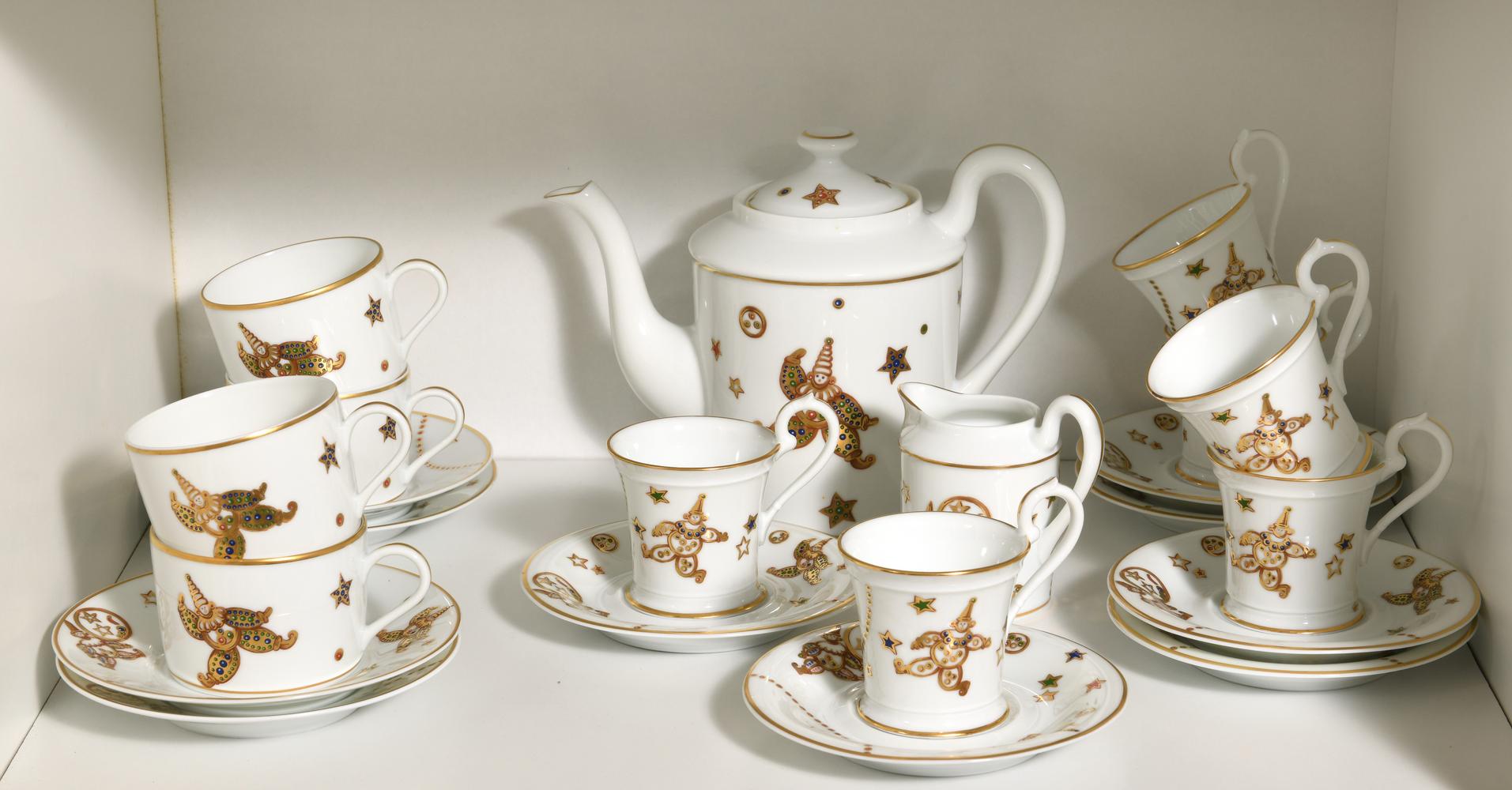 CHOPARD RAYNAUD FRANCE ‘LA GRIFFE DU TEMPS’ PORCELAIN TABLE SERVICE, 53 pieces - Image 2 of 7