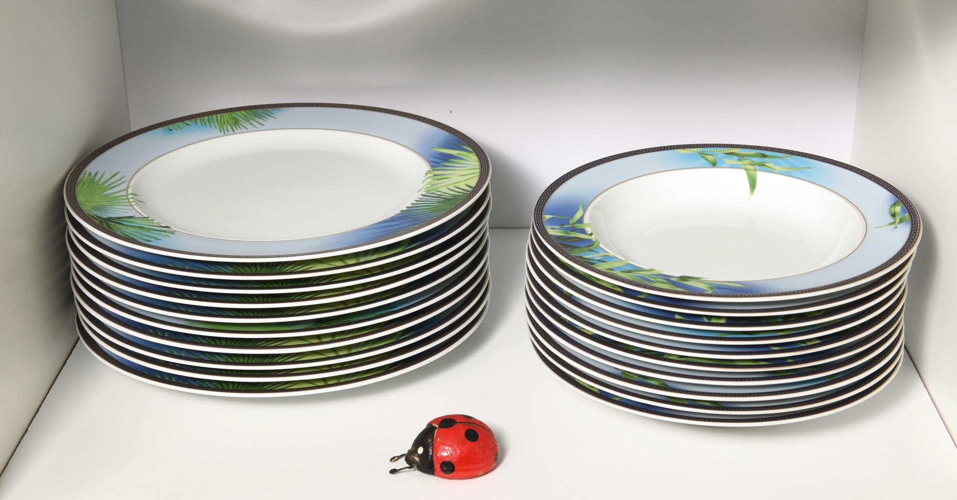 VERSACE ROSENTHAL ‘JUNGLE’ PORCELAIN TABLE SERVICE, 108 pieces - Image 6 of 8