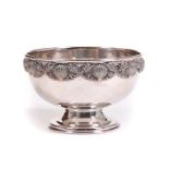 TOPAZIO CASQUINHA SILVER BOWL WITH SHELLS FRIEZE ON STAND