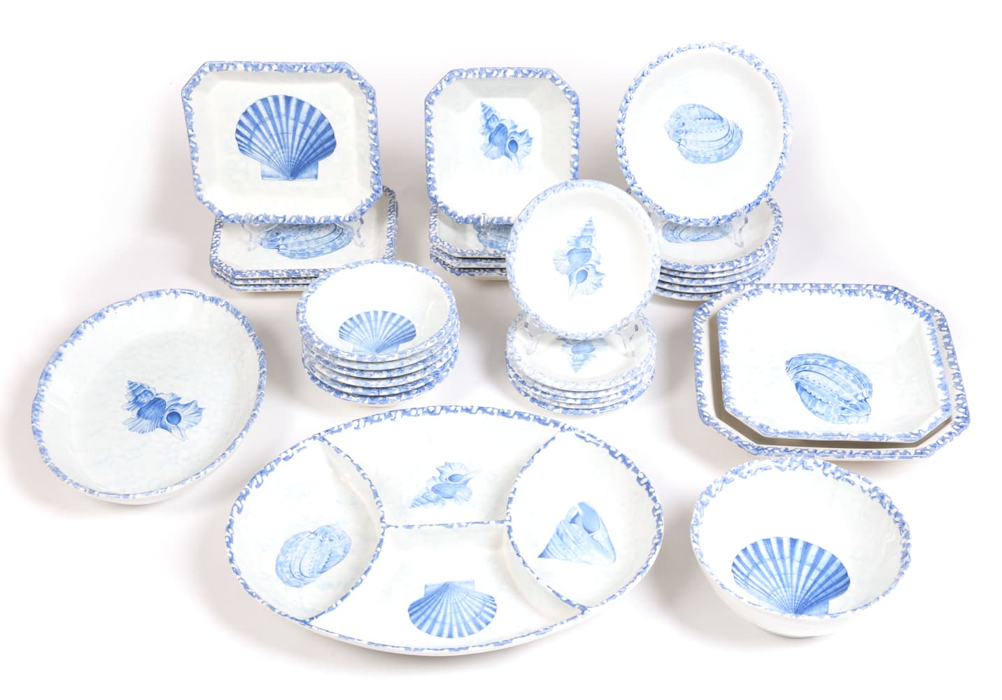 CERAMICA DUE TORRI TABLE SERVICE WITH SHELL DECORATION, 31 pieces