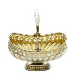 SILVER-GILT CANDY DISH DECORATED WITH A HANDLE, DECORATED WITH CONVEXI «SPOONS» AND VINE LEAVES (+)