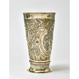 SILVER-GILT BEAKER DECORATED WITH A FLORAL ORNAMENT WITH THE ARCHITECTURAL ELEMENTS (+)