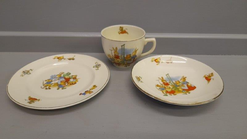 2 Egg Cups, Noritake Chocolate Cup/Lid, Oriental Jug, 2 Spode Miniature Cups, Childs Cup, Saucer Pla - Bild 4 aus 6