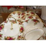 14 Pieces Of Royal Albert Old Country Roses Dinner Plates, Fruit Bowl, Cake Stand Etc