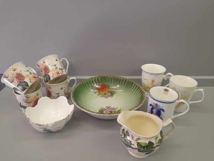 A Box Of Assorted Dinnerware, Mugs Etc - Bild 5 aus 6