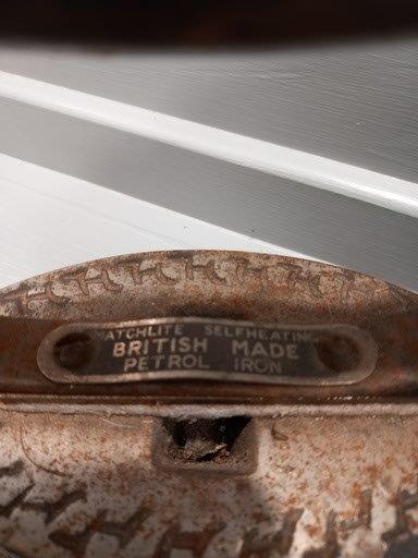 A Victorian Matchlite Selfheating British Made Petrol Iron & Brass Vase - Image 3 of 8