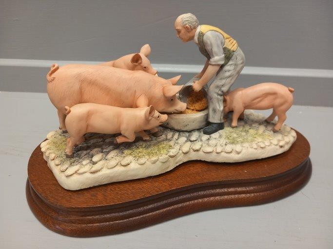 Border Fine Arts 'Feeding Time' Model No JH107 By Anne Wall Limited Edition 980/1750 On Wooden Base 