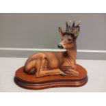 Border Fine Arts 'Roe Buck' Model No B0330 By J Crewdson On Wooden Base