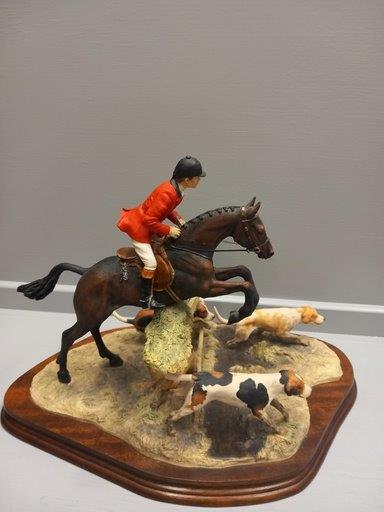 Border Fine Arts 'Halloa Away' Model No L104 By Anne Wall Limited Edition 14/500 On Wooden Base