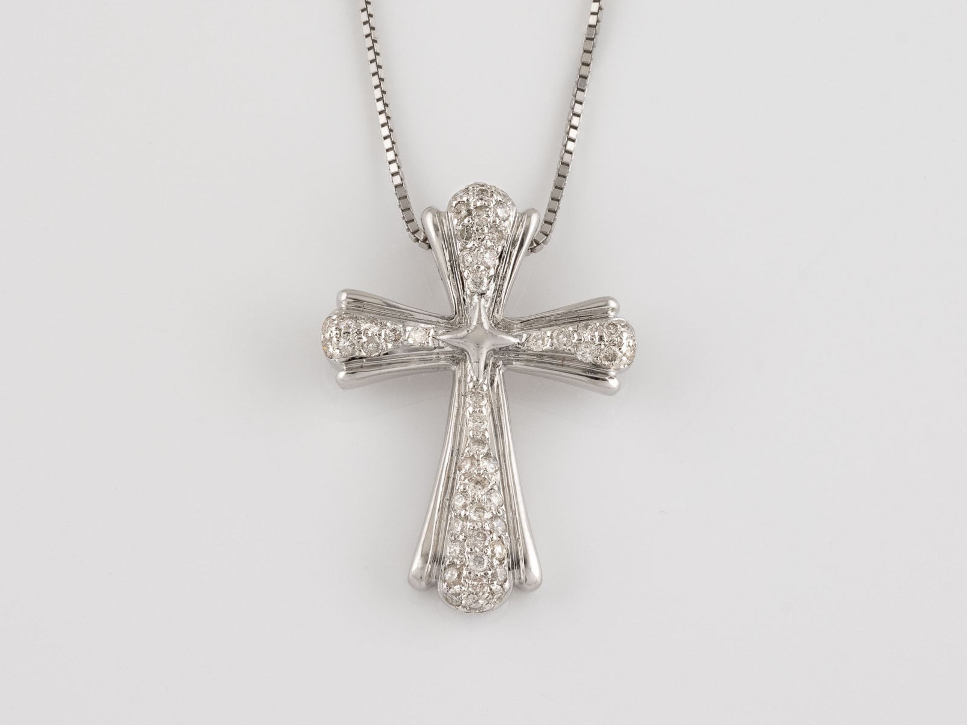 DIAMANT-KREUZ-ANHÄNGER MIT KETTE