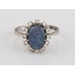 OPAL-RING MIT BRILLANTEN