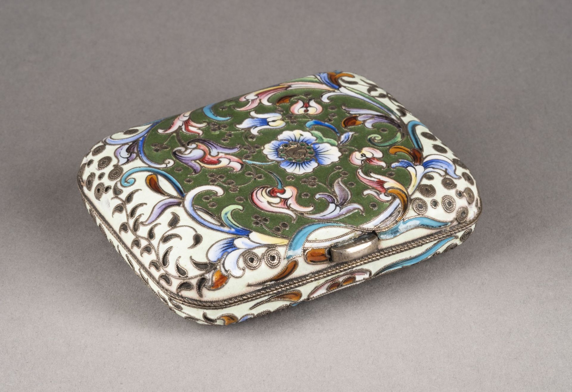 CLOISONNÉ-EMAIL-ETUI MIT FLORALDEKOR