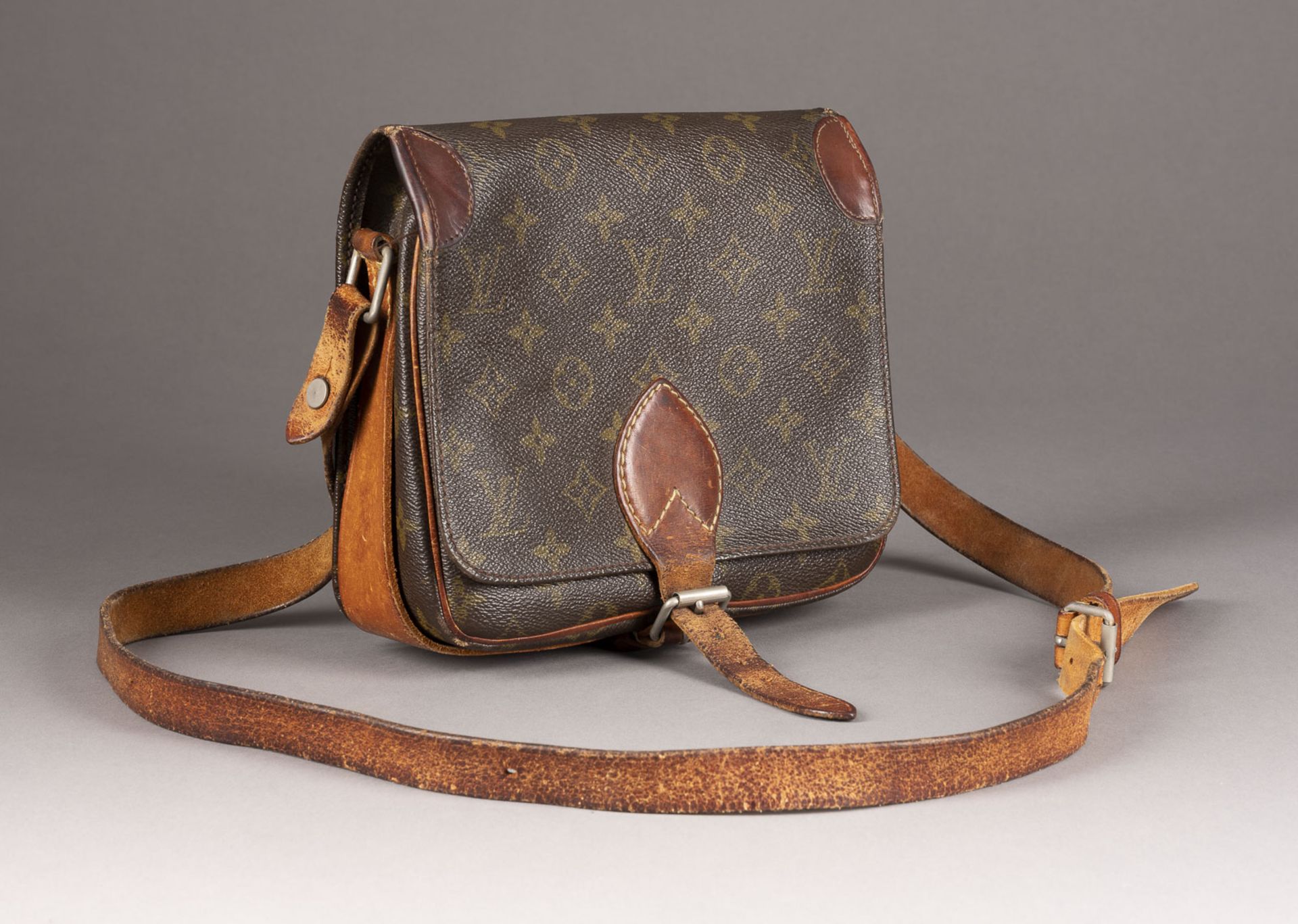 , LOUIS VUITTON UMHÄNGETASCHE 'CARTOUCHIERE'