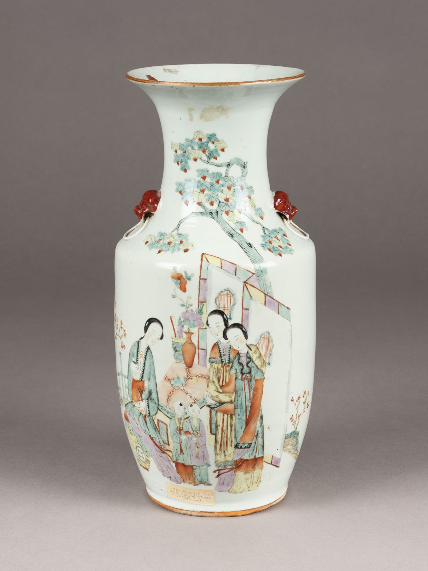 EINE QIANJIANG VASE DEKORIERT MIT FIGUREN