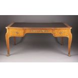 NAPOLEON III.- BUREAU PLAT MIT WÜRFEL-MARQUETERIE