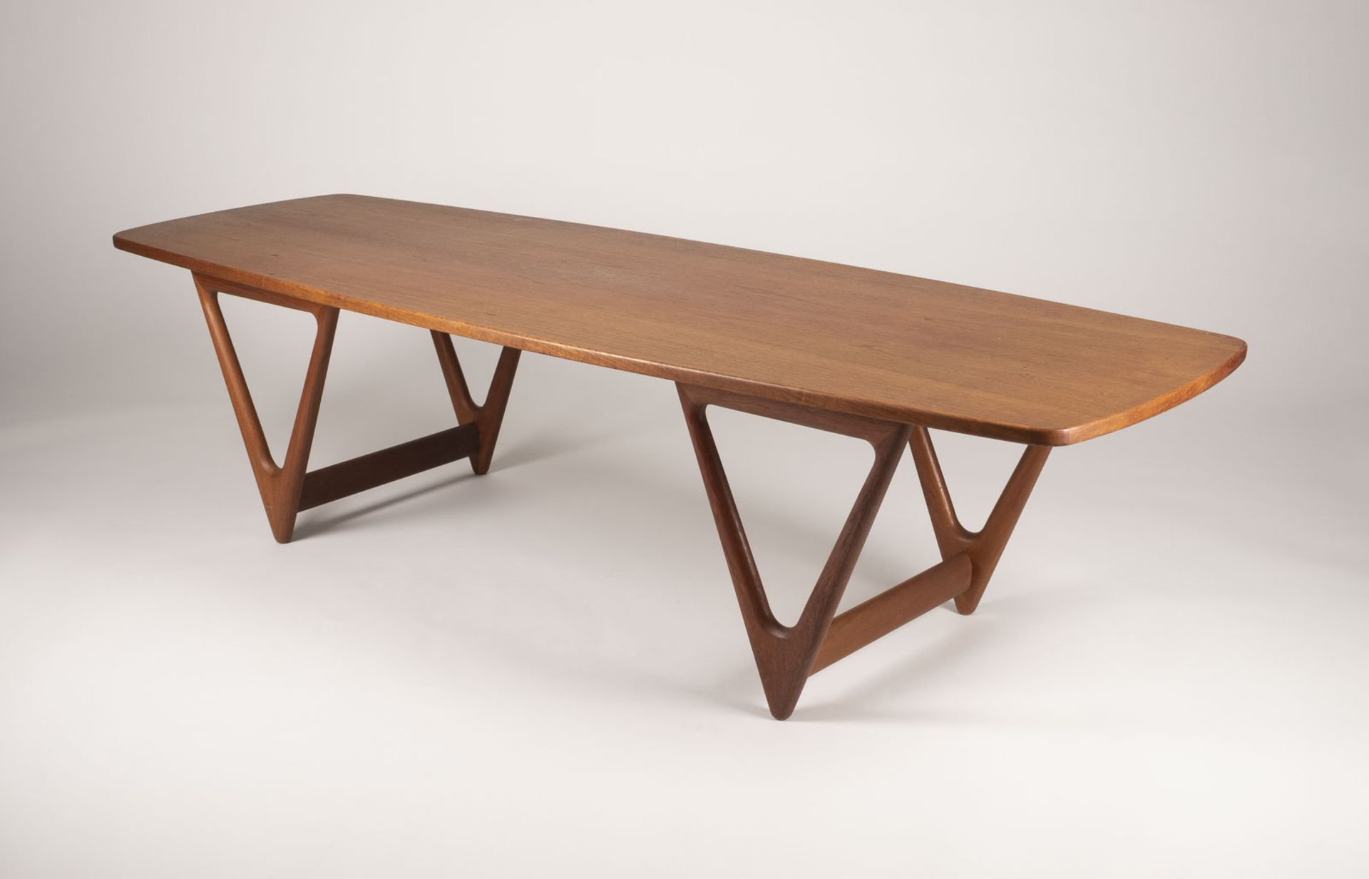Teak 'Surfboard' coffee table Modell 206